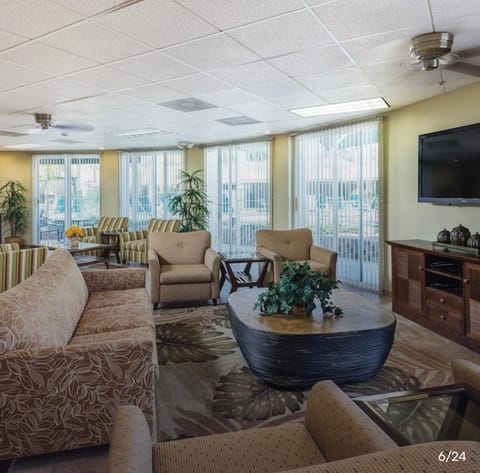 Communal lounge/ TV room