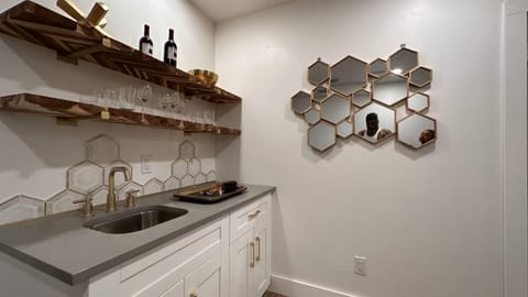 Lounge or bar, minibar