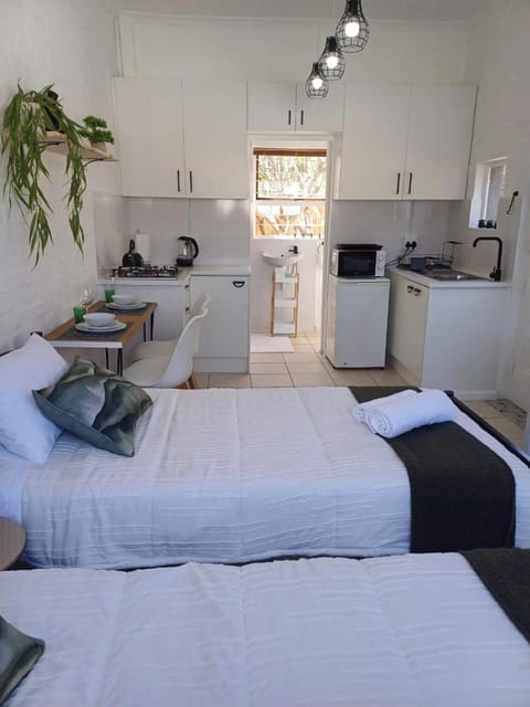 Kitchen or kitchenette, Photo of the whole room, Bedroom