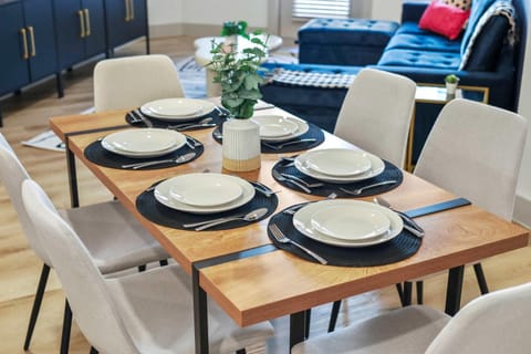 Living room, Seating area, Dining area