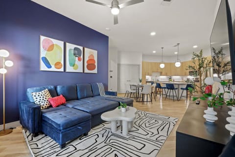 TV and multimedia, Living room, Seating area, Dining area, fireplace