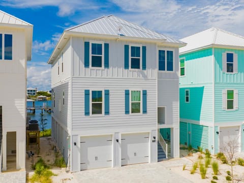 Property building, Sea view, Parking