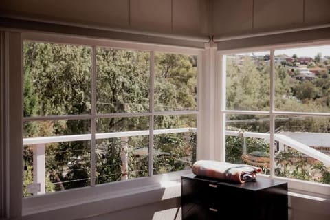 Treelined retreat Lenah Valley House in Glenorchy