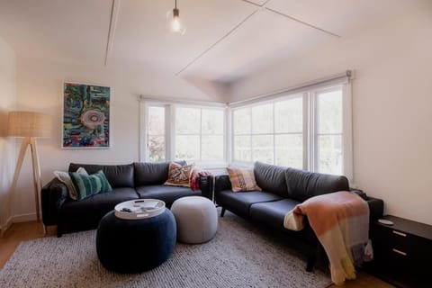 Treelined retreat Lenah Valley House in Glenorchy