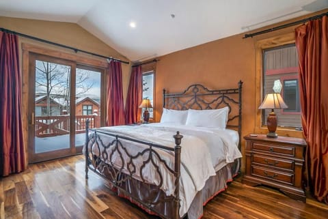 Hygge Hideaway Chalet in Fraser