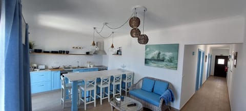 Kitchen or kitchenette, Seating area, Dining area
