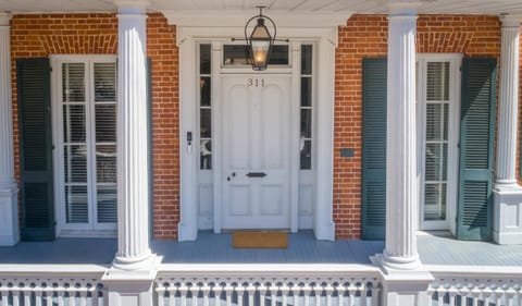 Downtown Natchez Elegant 1835 Antebellum House Villa in Natchez