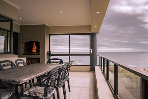 BBQ facilities, Balcony/Terrace, Seating area, Sea view, fireplace, fireplace