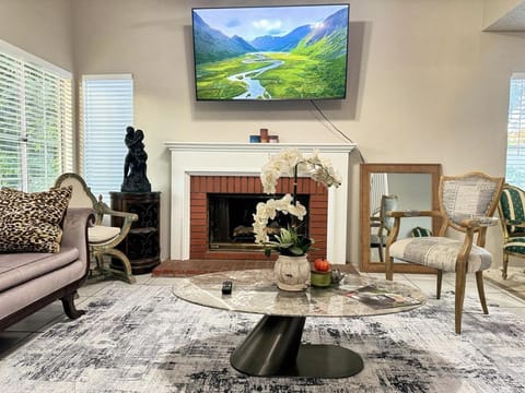 Modern & Spacious Family and Friend 4B3B House House in Moreno Valley