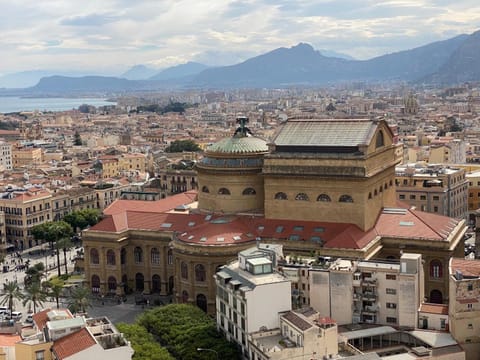 Bird's eye view, City view, Landmark view, Location