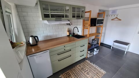 microwave, kitchen
