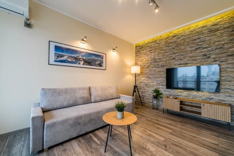 Communal lounge/ TV room, TV and multimedia, Living room, Seating area, Evening entertainment