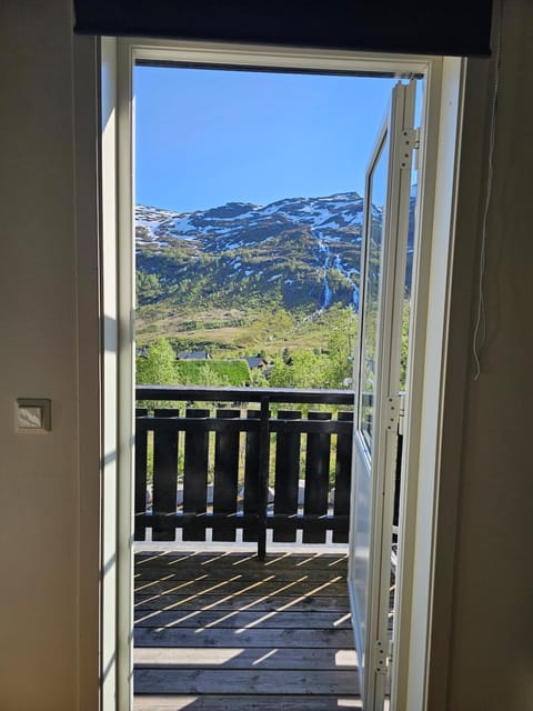 View (from property/room), Balcony/Terrace, Mountain view