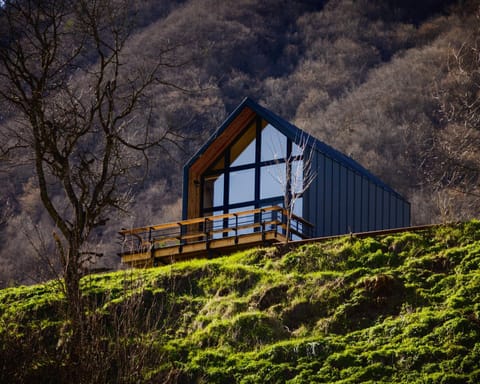 Facade/entrance, Natural landscape, Balcony/Terrace, Mountain view