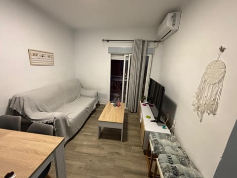 TV and multimedia, Living room, Seating area, air conditioner