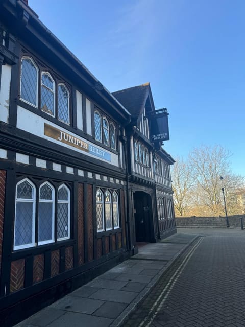 Property building, Property logo or sign, Decorative detail, Logo/Certificate/Sign, City view, Landmark view, Street view