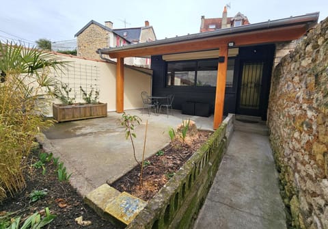 Inner courtyard view