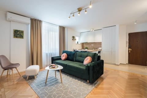 Kitchen or kitchenette, Living room, Seating area