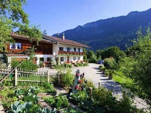 Pension Scheuerbichl Farm Stay in Berchtesgadener Land