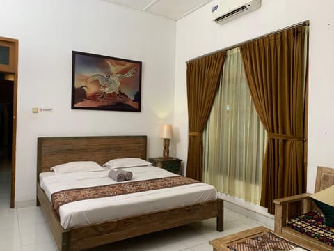 Bed, Photo of the whole room, Bedroom, air conditioner