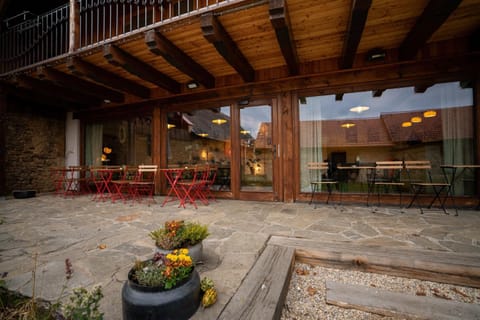 Property building, Patio, Day, Balcony/Terrace