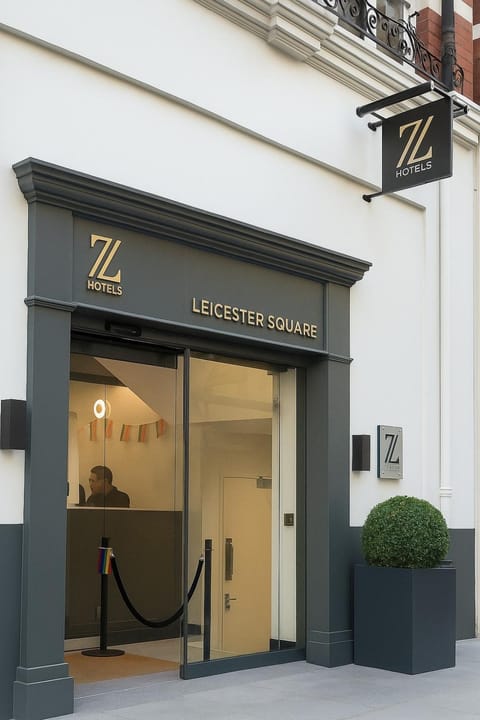 Facade/entrance