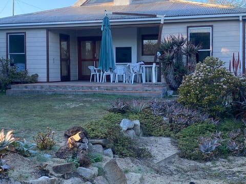 Property building, Patio, Garden, Balcony/Terrace, Garden view