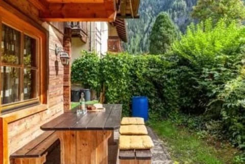Property building, Patio, Spring, Garden, View (from property/room), Balcony/Terrace, Dining area, Garden view