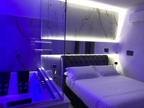 Bedroom, air conditioner