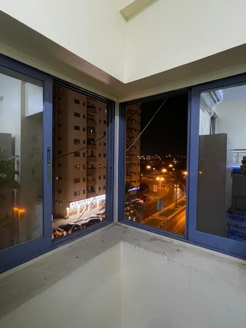 Sea view beside bus station & beach & market Hostel in Al Sharjah