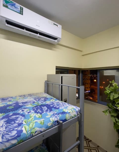 Sea view beside bus station & beach & market Hostel in Al Sharjah