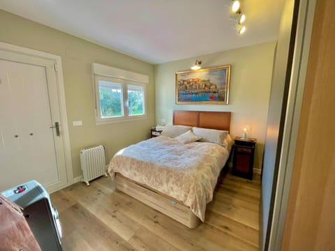 Bed, Photo of the whole room, Bedroom, heating, wardrobe