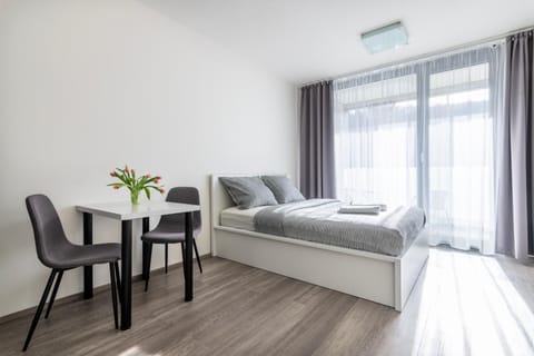 Bed, Photo of the whole room, Seating area
