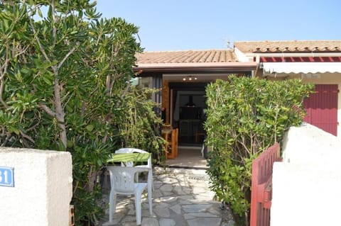 Patio, Day, Garden, Garden view