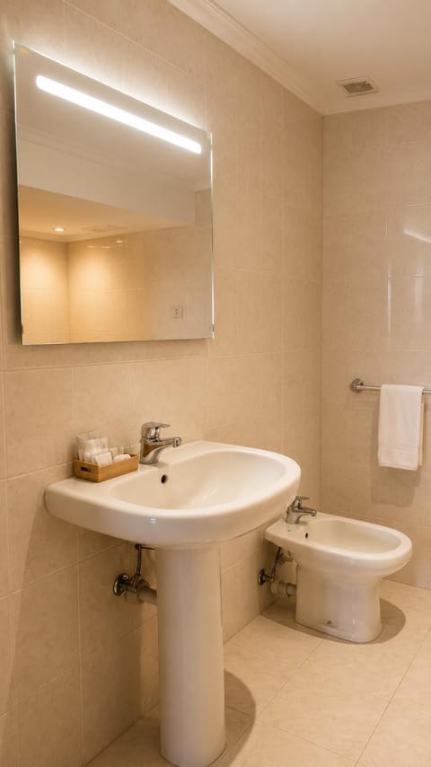 Toilet, Bathroom, towels