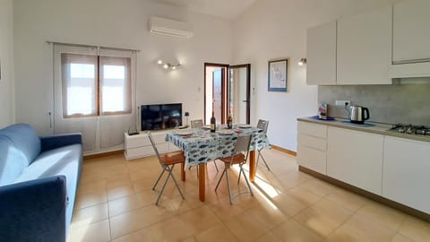 TV and multimedia, Kitchen or kitchenette, Living room, Dining area