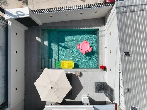 Property building, Swimming pool