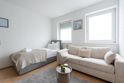 Bed, Living room, Photo of the whole room, Seating area