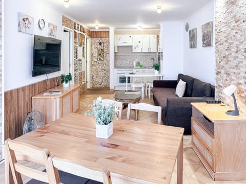 TV and multimedia, Living room, Dining area