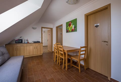 Kitchen or kitchenette, Living room