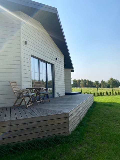 Property building, Patio, Spring, Day, Garden, Garden view