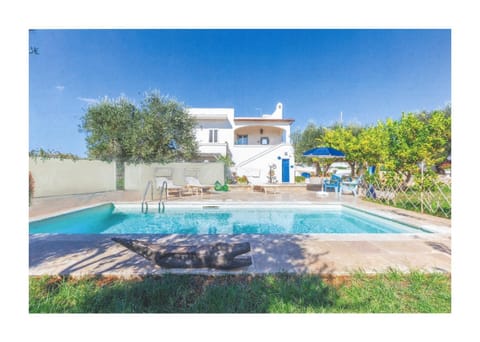 Property building, Garden, Swimming pool, sunbed