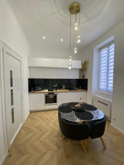 Kitchen or kitchenette, Dining area, stove