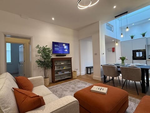 TV and multimedia, Living room, Seating area