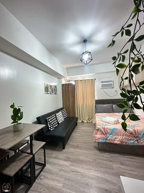 Bed, Seating area, Dining area, Bedroom