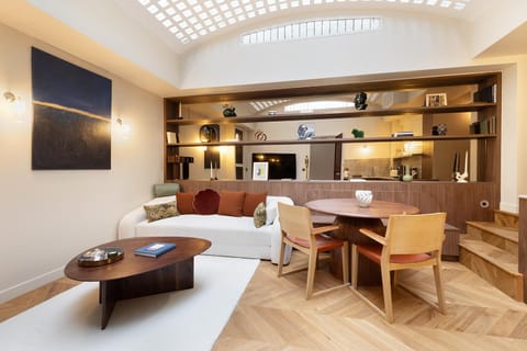 Living room, Seating area