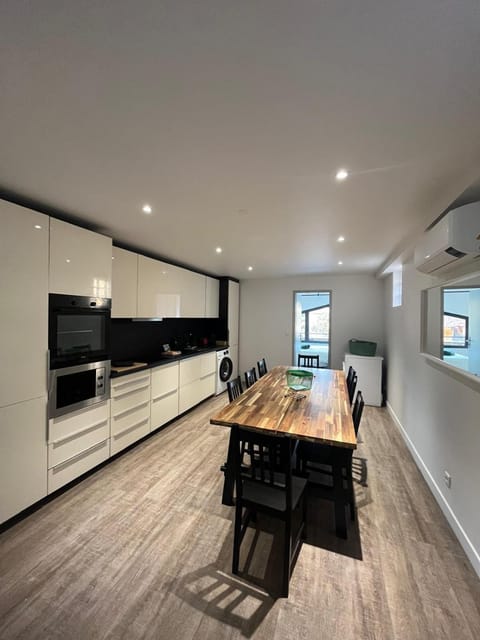 Kitchen or kitchenette, Dining area, oven, pet friendly, stove