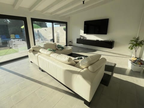 Communal lounge/ TV room, Communal lounge/ TV room, TV and multimedia, Living room