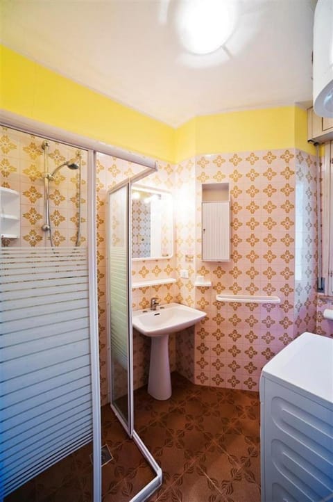 Shower, Bathroom, washing machine