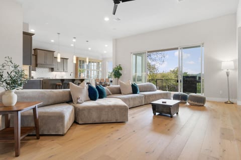 Luxury 4BR Escape Private Cinema & Views House in Leander